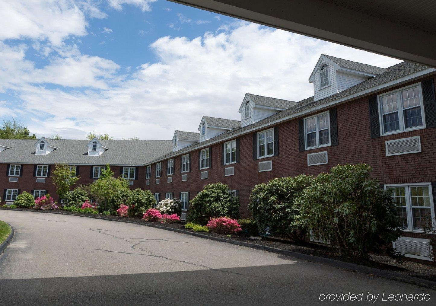 Colonial Hotel Gardner エクステリア 写真